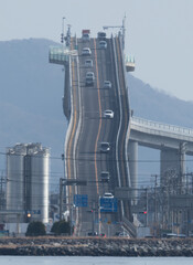 江島大橋 - 別名「ベタ踏み坂」