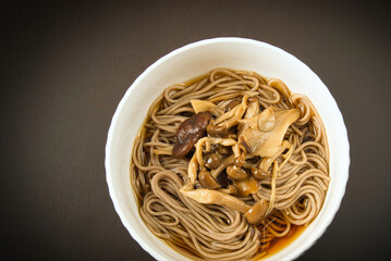 暑い日の昼食は、さっぱりしたお蕎麦で決まり！