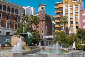 Fuente a la memoria del alfarero en la plaza de la Constitución en la ciudad de Jaén, España - obrazy, fototapety, plakaty