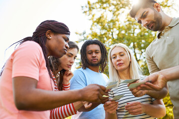Start-Up Team beim Brainstorming in einem Workshop
