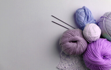Fototapeta na wymiar Yarn and balls for knitting, on table