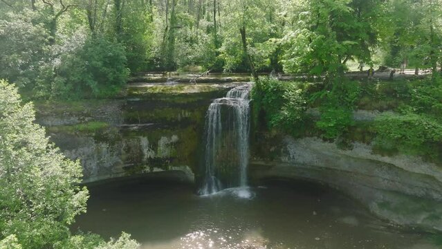 VUE AERIENNE CASCADE DU HERISSON JURA FRANCE