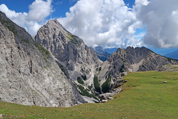 Fototapeta na wymiar Berge der Mieminger Kette, Tirol