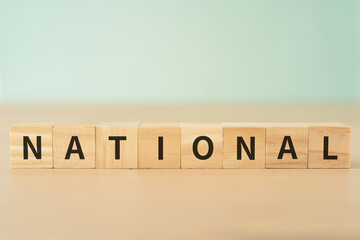「NATIONAL」と書かれたブロック
