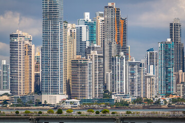 Obraz premium Panoramic View of Skyscrapers Downtown Panama City from the Boardwalk
