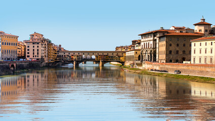 Fototapeta premium Panoramic view of Florence with Ponte Vecchio over Arno river - Florence, Italy