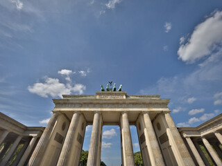 WIDOK NA BRAMĘ BRANDENBURSKĄ. BERLIN, NIEMCY