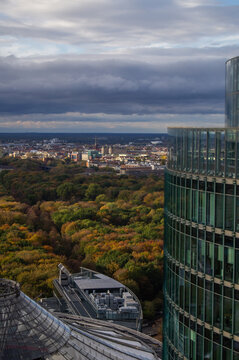 The Panoramapunkt viewing platform &ndash; directly on Potsdamer Platz &ndash; gives you a view of many different landmarks. From up here, you can see modern architecture and Henriette Herz Park.