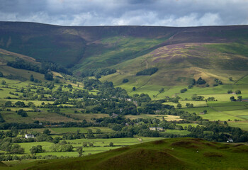 Obraz premium Green valley in the Peak District