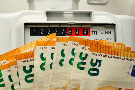 Gasuhr mit Euro-Geldscheinen