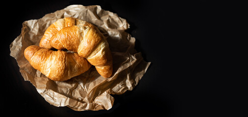 Świeżo upieczone rogaliki na śniadanie, croissant - obrazy, fototapety, plakaty