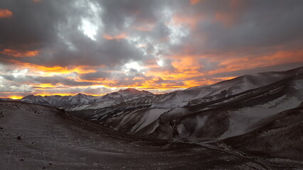 Montagne et coucher de soleil au Chili