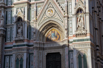 Fototapeta na wymiar Detail of the facade of the Cathedral of Florence