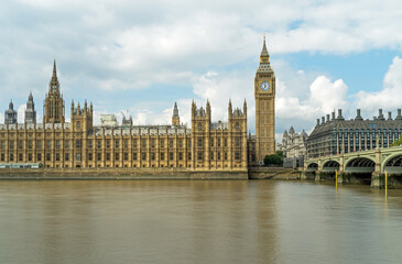 Fototapeta na wymiar Houses of Parliament and Westminster Bridge in London on a cloudy day 