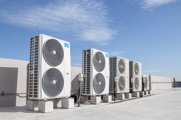 Air conditioning (HVAC) installed on the roof of industrial buildings. © bancha