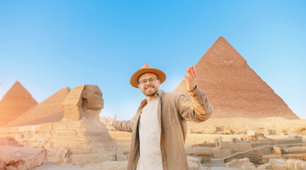 Travel man in hat background pyramid of Egyptian Giza and Sphinx, sunset Cairo, Egypt - obrazy, fototapety, plakaty