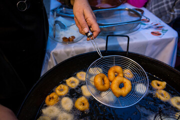 cooking donuts -Bunyols-, Christmas market, Binnisalem, Balearic Islands, Spain