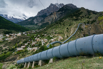 tubos de agua,Valle Des Pres, Provenza-Alpes-Costa Azul, departamento de Altos Alpes, en el distrito de Briançon - obrazy, fototapety, plakaty