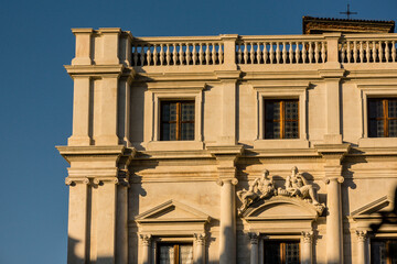Fototapeta na wymiar esculturas en la fachada del palacio nuevo, Biblioteca Civica Angelo Mai , plaza Vecchia,ciudad alta,Bergamo, Lombardia, Italia, Europa