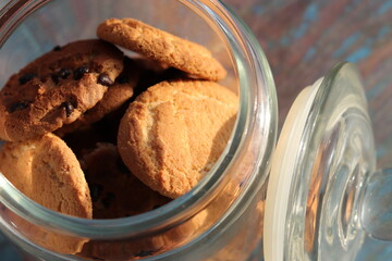 Galletas dentro de un bote de cristal