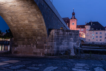 Steinerne Brücke b in der Nacht Regensburg