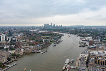 Fototapeta premium city skyline from the river thames