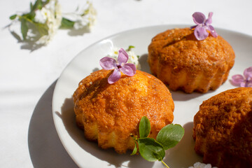 Delicious cupcakes with flowers on a light background