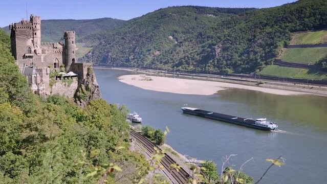 Movie of the Rhine at Assmannshausen during low water