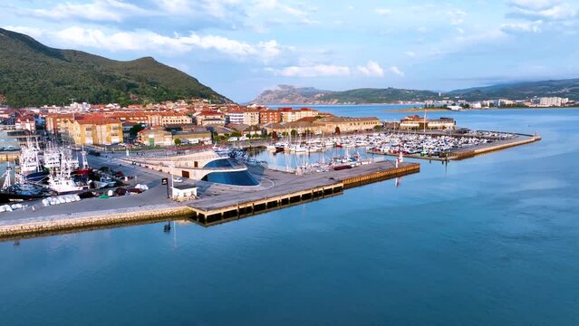 Working in the fishing port of Santo&ntilde;a. Natural Park of the Marshes of Santo&ntilde;a, Victoria, Noja and Joyel. Santona. Cantabrian Sea, Cantabria, Spain, Europe