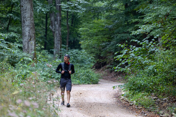 Obraz premium Man hiking in forest