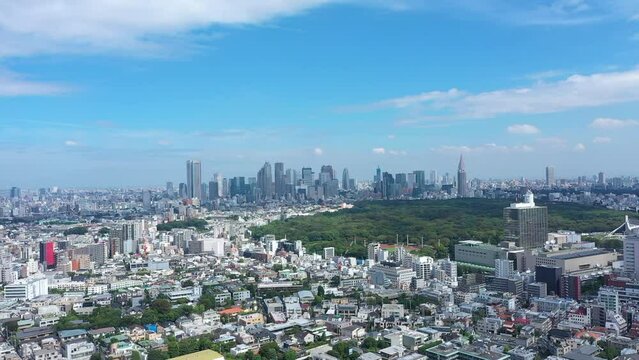 新宿ビル群が見える渋谷区ドローン空撮_002