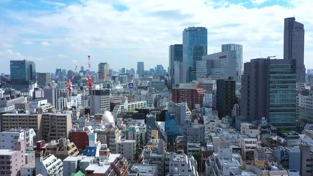 新宿ビル群が見える渋谷区ドローン空撮_015
