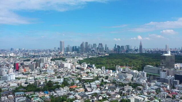 新宿ビル群が見える渋谷区ドローン空撮_011