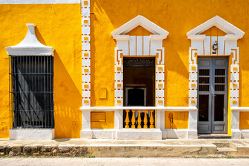 Typical old yellow house at the magical town of Izamal in Yucatan - 524366033