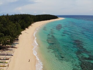 Fototapeta na wymiar Beautiful aerial shot of beaches and islands in Philippines
