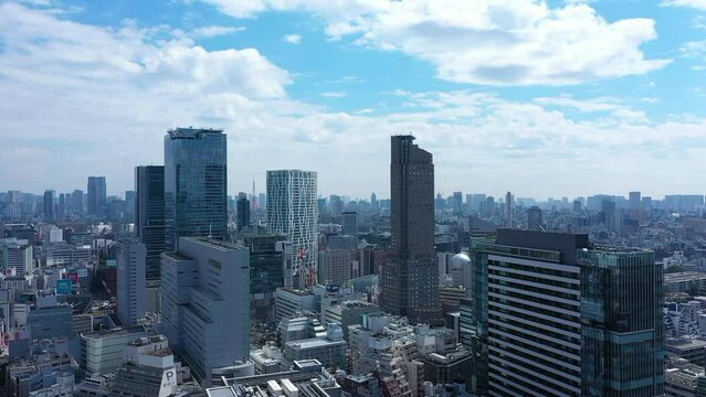 新宿ビル群が見える渋谷区ドローン空撮_028