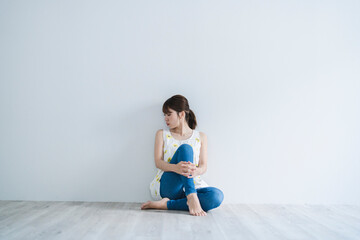 Obraz premium 爽やかな女性のスタジオポートレート