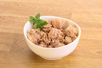 Canned tuna fish with oil