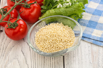 Raw sesame seeds in the bowl