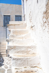 Weiße Steintreppe   Die malerische  Hauptstadt Chora bekannt als Mykonos-Stadt auf der beliebten...
