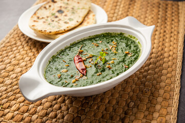 lasooni palak recipe or dhaba style garlic spinach curry, Indian main course served with naan