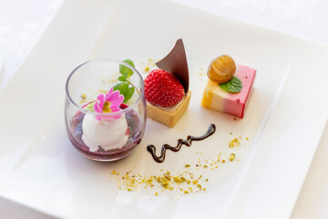 レストランの一品料理（デザート）