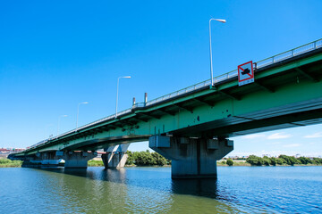 令和４年８月　荒川と堤防