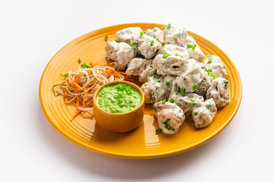 vegetarian soya malai chap made using&nbsp;soya chaap&nbsp;with&nbsp;white&nbsp;creamy gravy