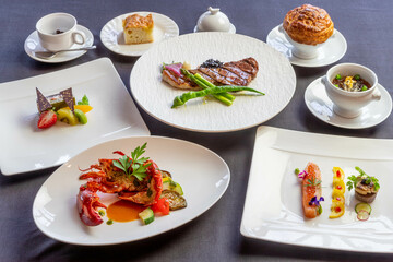 レストランのコース料理