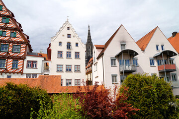 Fototapeta na wymiar Scenic view of the Ulm City with its ancient Ulmer Minster and beautiful quaint old houses in Germany on a fine day in May (Germany, Europe) 