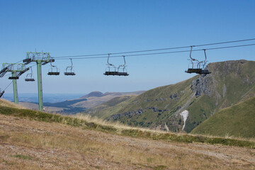 Fototapeta na wymiar Chair lift and Mountains, Puy de Sancy, the top of the central Massif. France