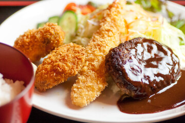 ハンバーグ＆エビフライ定食
