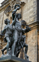Fototapeta na wymiar Street statue in the center of Dresden