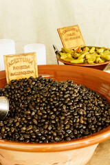 aceitunas negras,mercado al aire libre, Fira,Porreres,  Mallorca,Islas Baleares, Spain.